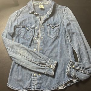 Women’s denim button up top from H&M. Very nice form fitting fit.
